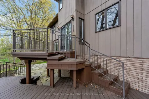 11 Crawford Court Hamilton ON L9H 6G2