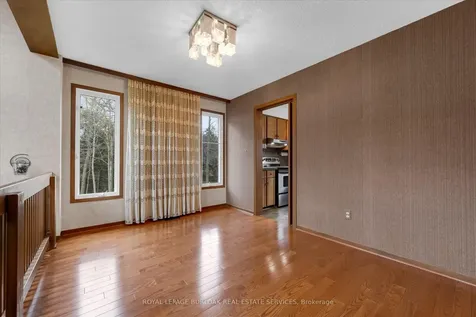 11 Crawford Court Hamilton ON L9H 6G2