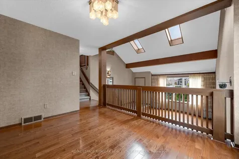 11 Crawford Court Hamilton ON L9H 6G2