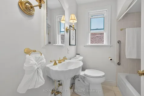 62 Uplands Avenue Hamilton ON L8S 3X8