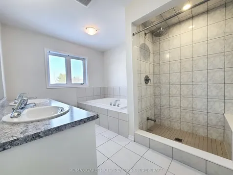 22 Esther Crescent Thorold ON L3B 0G1