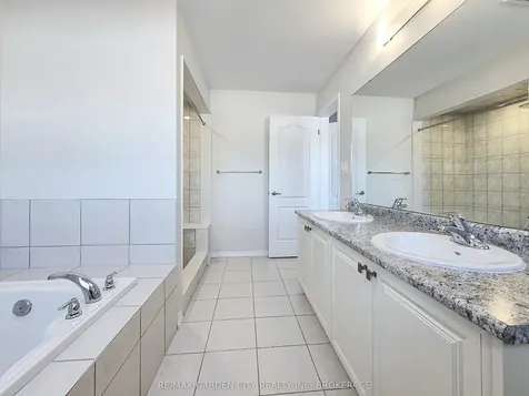 22 Esther Crescent Thorold ON L3B 0G1