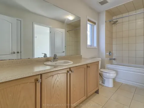 22 Esther Crescent Thorold ON L3B 0G1