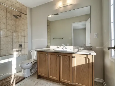 22 Esther Crescent Thorold ON L3B 0G1