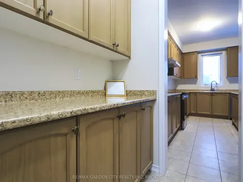 22 Esther Crescent Thorold ON L3B 0G1