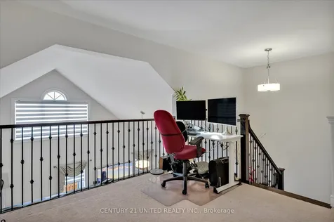 283 Noftall Gardens Peterborough ON K9H 0G8