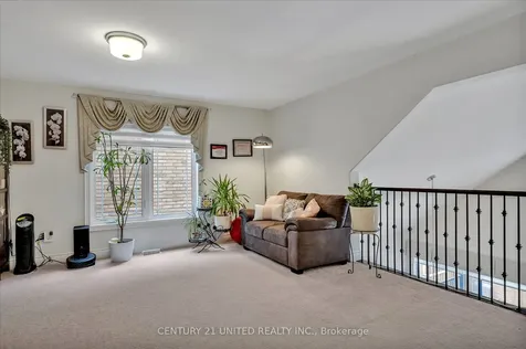 283 Noftall Gardens Peterborough ON K9H 0G8