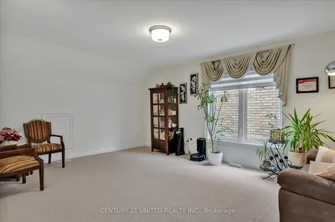 283 Noftall Gardens Peterborough ON K9H 0G8