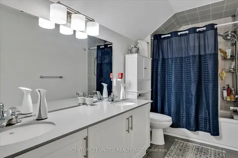 283 Noftall Gardens Peterborough ON K9H 0G8