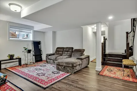 283 Noftall Gardens Peterborough ON K9H 0G8
