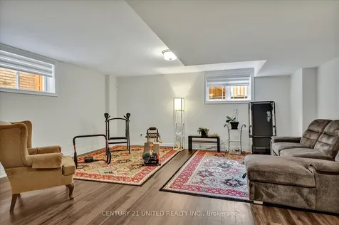283 Noftall Gardens Peterborough ON K9H 0G8