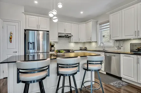283 Noftall Gardens Peterborough ON K9H 0G8