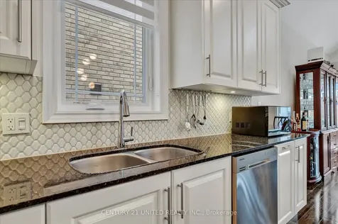 283 Noftall Gardens Peterborough ON K9H 0G8