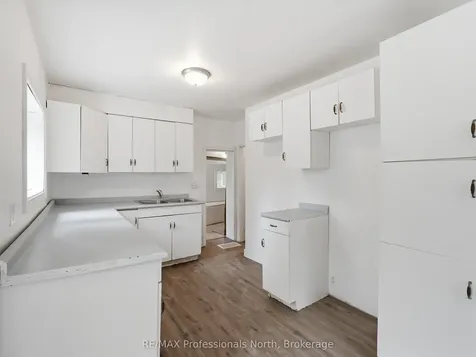 6 Kitchen Road N Huntsville ON P1H 1X9