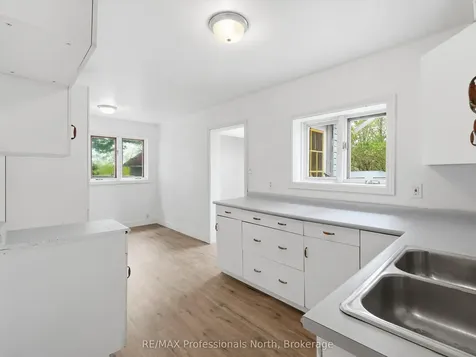 6 Kitchen Road N Huntsville ON P1H 1X9