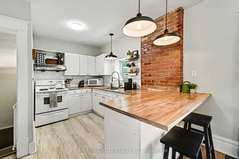 21 Bank Street N Renfrew ON K7V 2E1