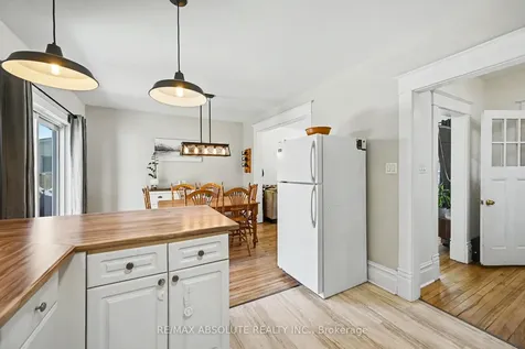 21 Bank Street N Renfrew ON K7V 2E1