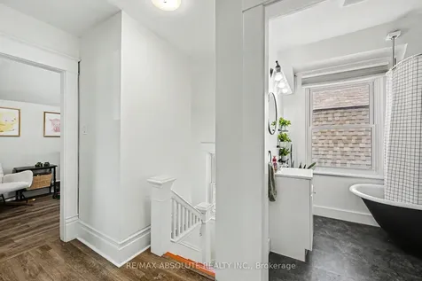 21 Bank Street N Renfrew ON K7V 2E1