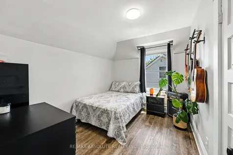 21 Bank Street N Renfrew ON K7V 2E1
