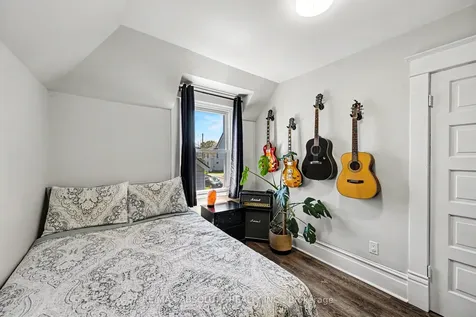 21 Bank Street N Renfrew ON K7V 2E1