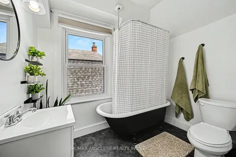 21 Bank Street N Renfrew ON K7V 2E1