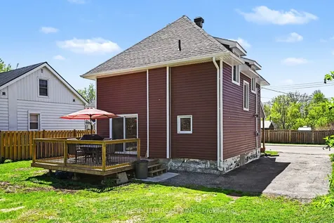 21 Bank Street N Renfrew ON K7V 2E1