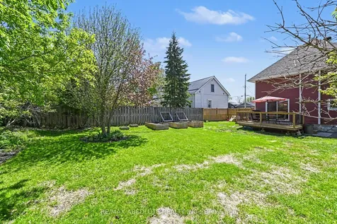 21 Bank Street N Renfrew ON K7V 2E1