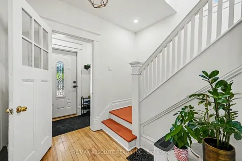 21 Bank Street N Renfrew ON K7V 2E1
