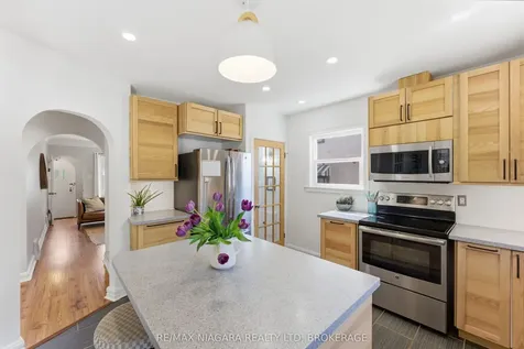 81 Woodland Avenue St. Catharines ON L2R 5A4