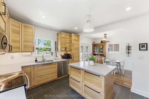 81 Woodland Avenue St. Catharines ON L2R 5A4