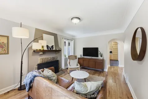 81 Woodland Avenue St. Catharines ON L2R 5A4