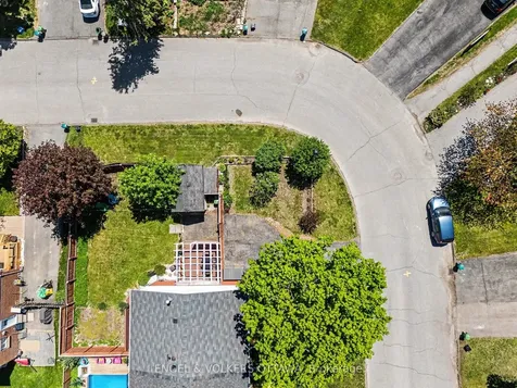 80 Morton Drive Kanata ON K2L 1X3