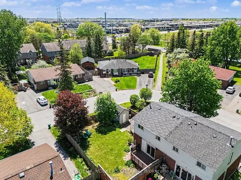 80 Morton Drive Kanata ON K2L 1X3