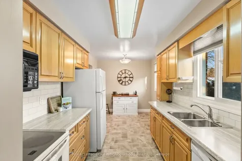 909 Whitefield Drive Peterborough ON K9J 7W1