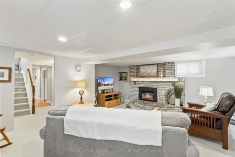 909 Whitefield Drive Peterborough ON K9J 7W1