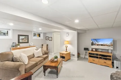 909 Whitefield Drive Peterborough ON K9J 7W1
