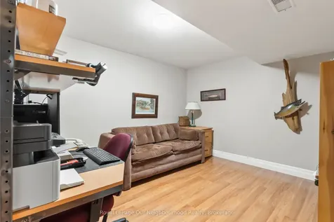 909 Whitefield Drive Peterborough ON K9J 7W1