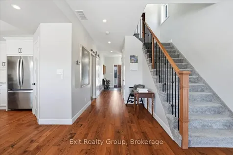 106 Ledgerock Court Quinte West ON K8R 0A1