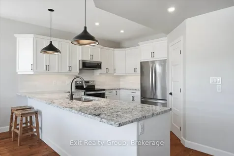 106 Ledgerock Court Quinte West ON K8R 0A1