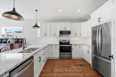 106 Ledgerock Court Quinte West ON K8R 0A1