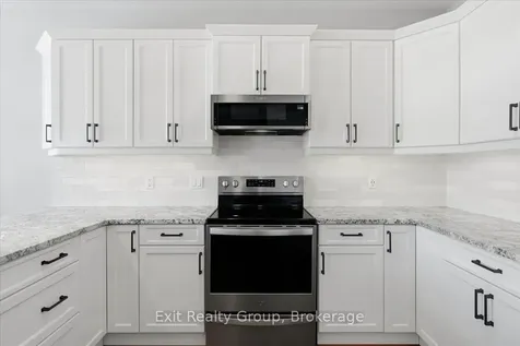 106 Ledgerock Court Quinte West ON K8R 0A1