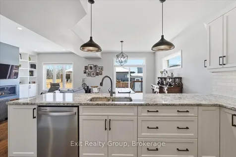 106 Ledgerock Court Quinte West ON K8R 0A1