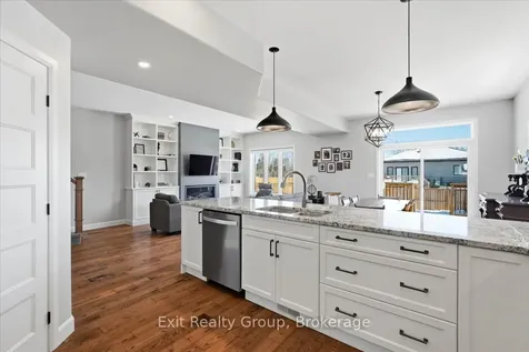 106 Ledgerock Court Quinte West ON K8R 0A1