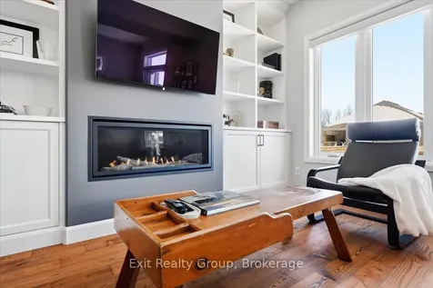 106 Ledgerock Court Quinte West ON K8R 0A1