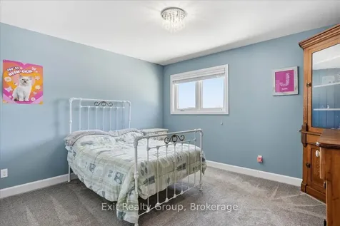106 Ledgerock Court Quinte West ON K8R 0A1