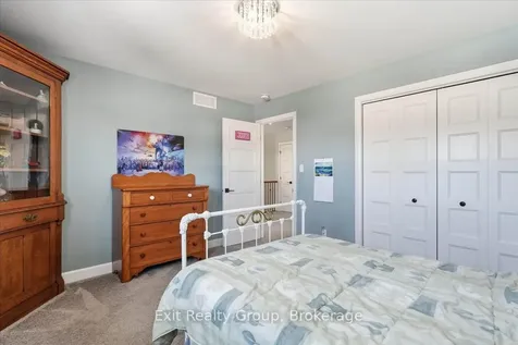 106 Ledgerock Court Quinte West ON K8R 0A1