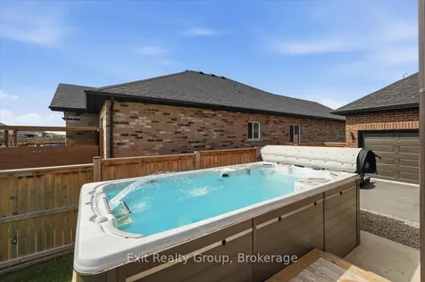 106 Ledgerock Court Quinte West ON K8R 0A1