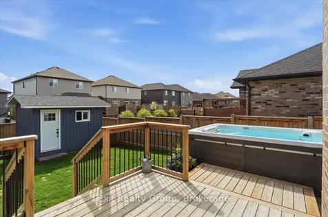 106 Ledgerock Court Quinte West ON K8R 0A1
