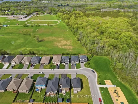 106 Ledgerock Court Quinte West ON K8R 0A1