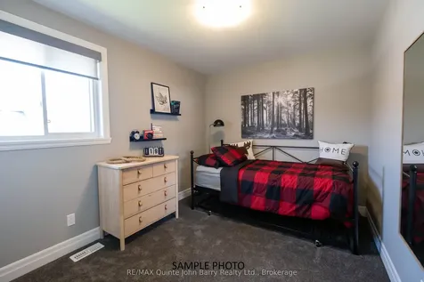 39 Parkland Circle Quinte West ON K8V 0R3